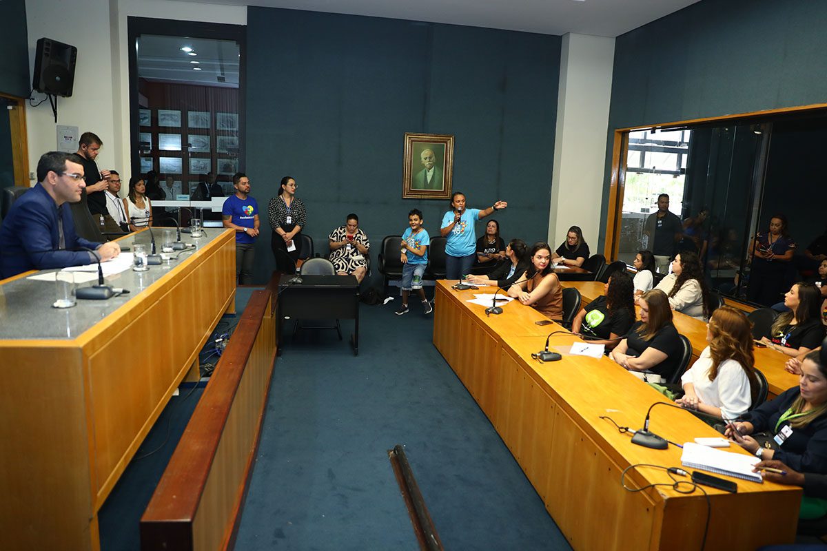 Reunião debate desafios da maternidade atípica