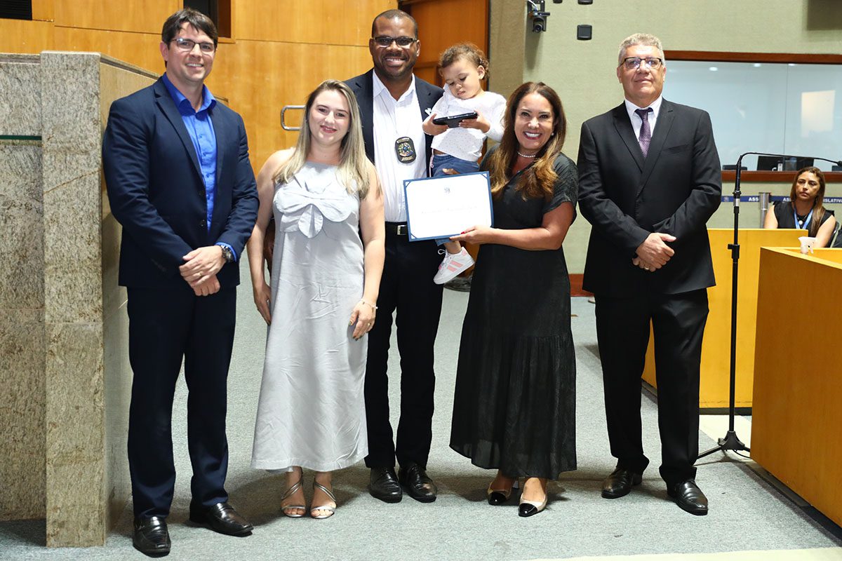 Auditores fiscais recebem homenagem na Ales