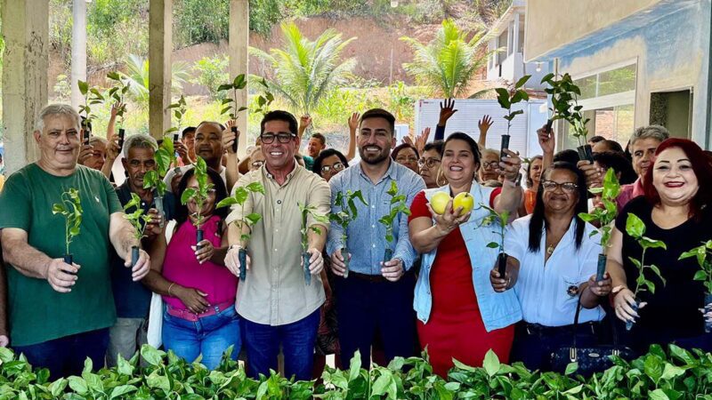 Arranjos Produtivos: agricultores de Itapemirim recebem mudas de maracujá