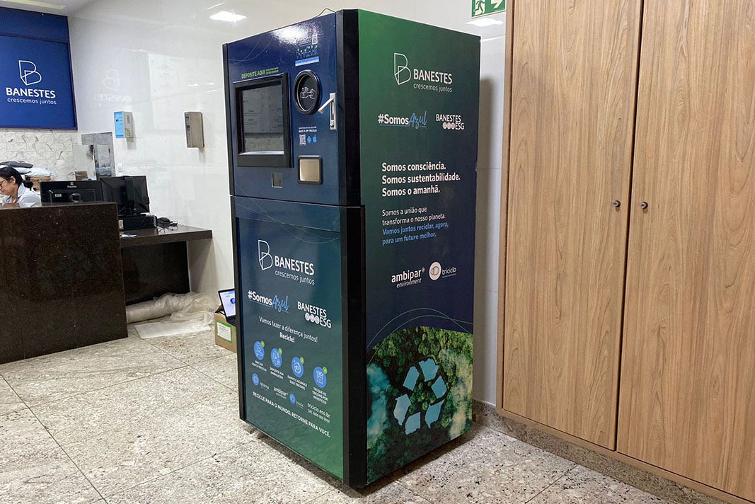 Assembleia ganha máquina de recicláveis