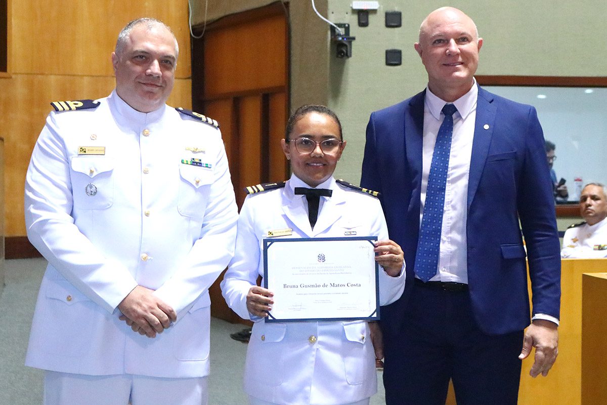 Solene homenageia Escola de Marinheiros do Espírito Santo