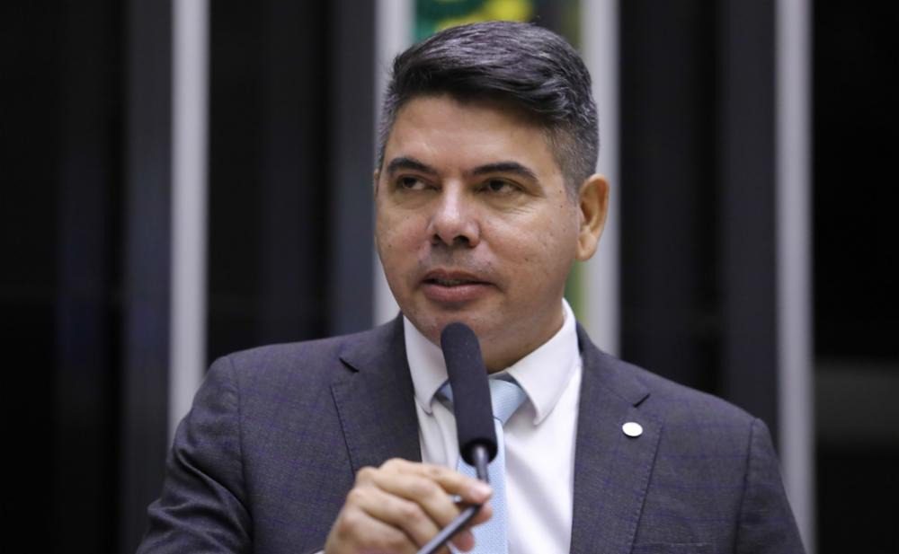 Messias Donato questiona Nísia Trindade sobre incineração de vacinas vencidas