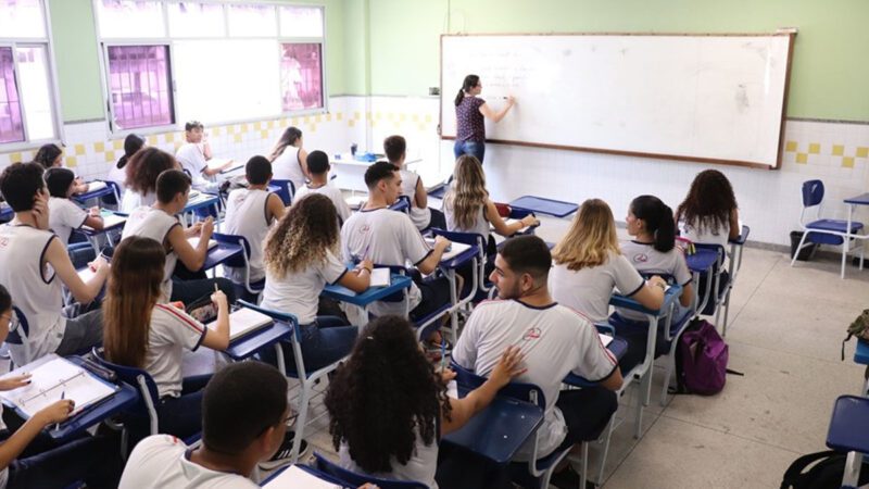 PLC altera norma de contratação de professores DTs