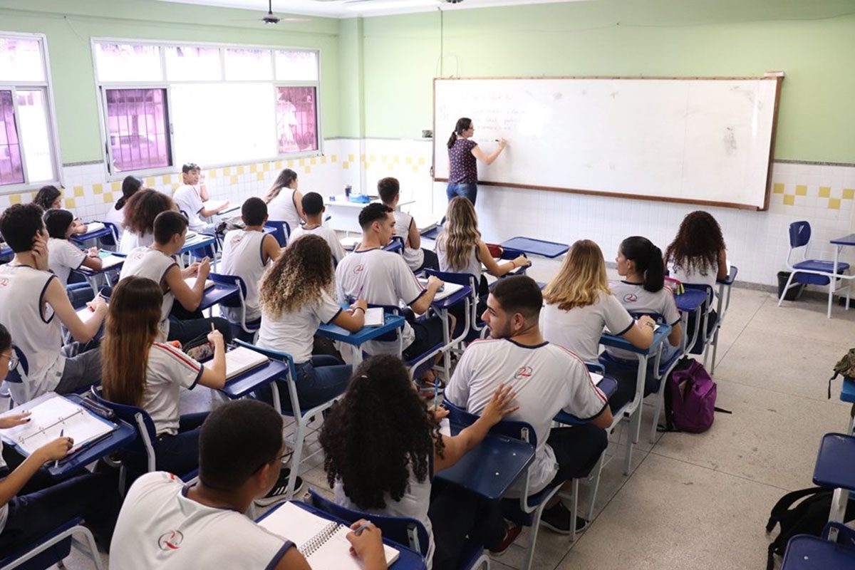 PLC altera norma de contratação de professores DTs