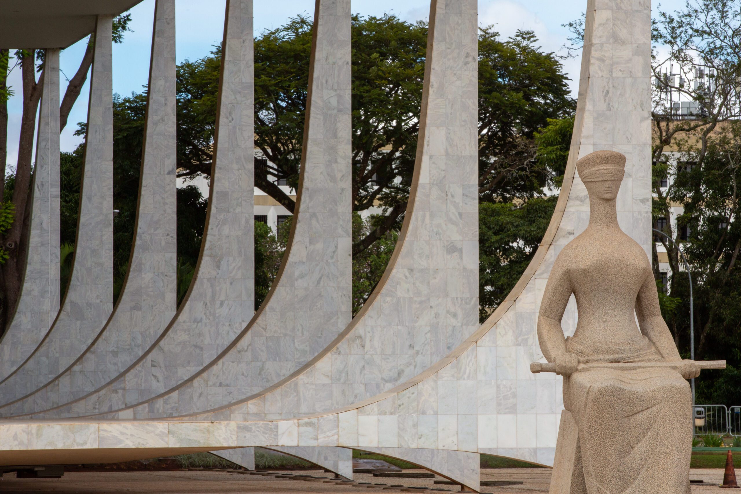 Homem é preso ao tentar invadir o STF